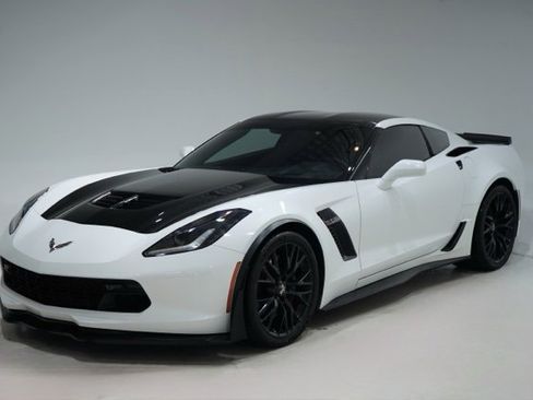 Used 2016 Chevrolet Corvette Z06 w/ 3LZ Preferred Equipment Group image 3
