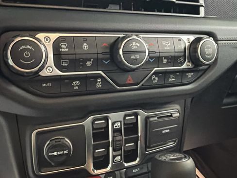 New 2025 Jeep Wrangler Unlimited Rubicon 392 image 32