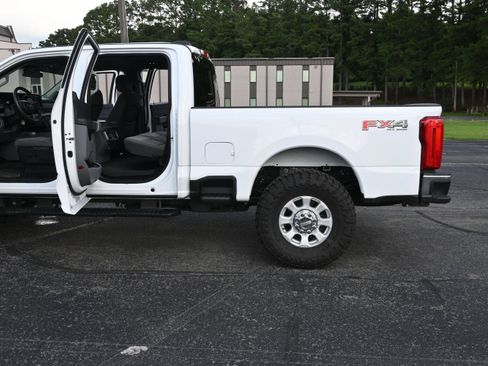 Used 2024 Ford F250 XLT AWD/4WD image 30