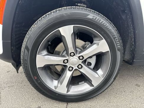 New 2026 Jeep Grand Cherokee Limited w/ Luxury Tech Group II image 17