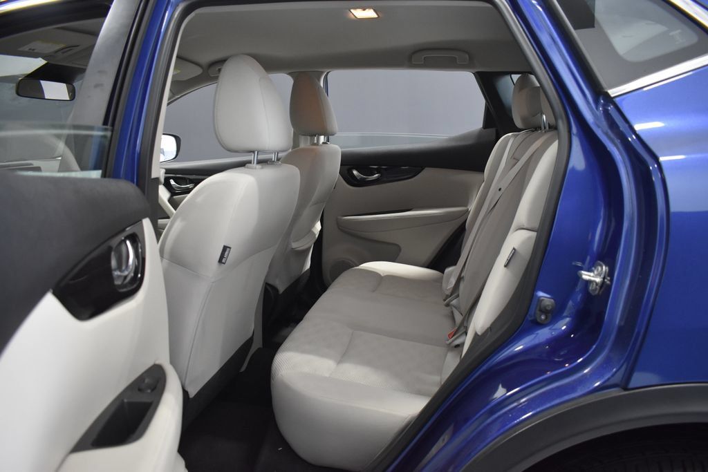 Used 2021 Nissan Rogue Sport SV AWD/4WD image 30