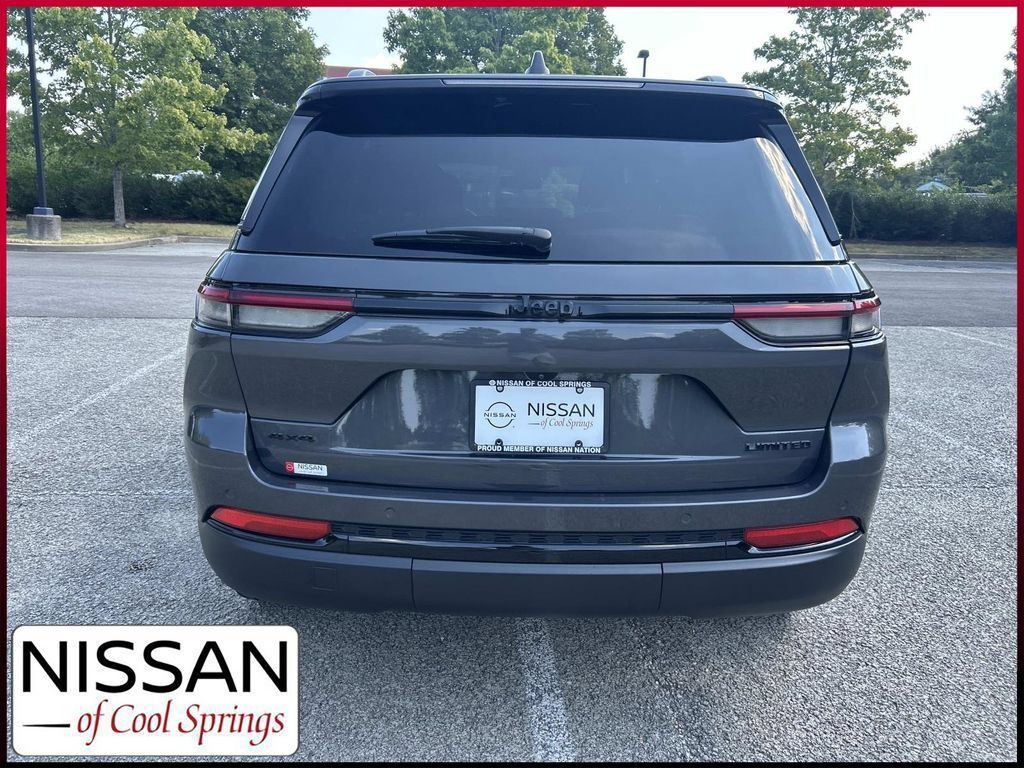 Used 2024 Jeep Grand Cherokee Limited w/ Black Appearance Package AWD/4WD image 6
