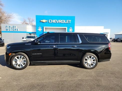 Used 2021 Chevrolet Suburban High Country image 1