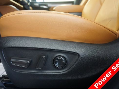 Used 2024 Toyota Highlander Platinum image 10