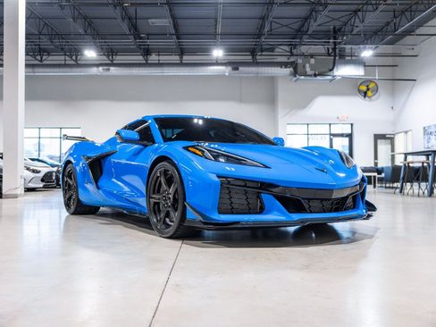 Used 2023 Chevrolet Corvette Z06 RWD image 3