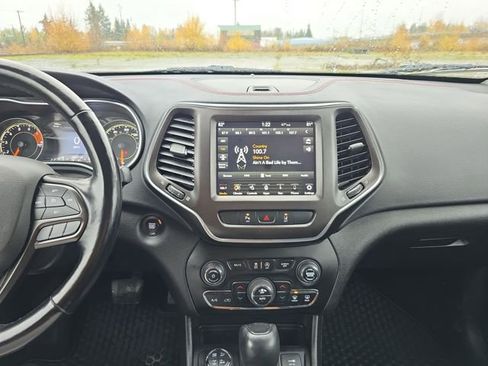 Used 2021 Jeep Cherokee Trailhawk w/ Sun, Sound & Nav Group image 21