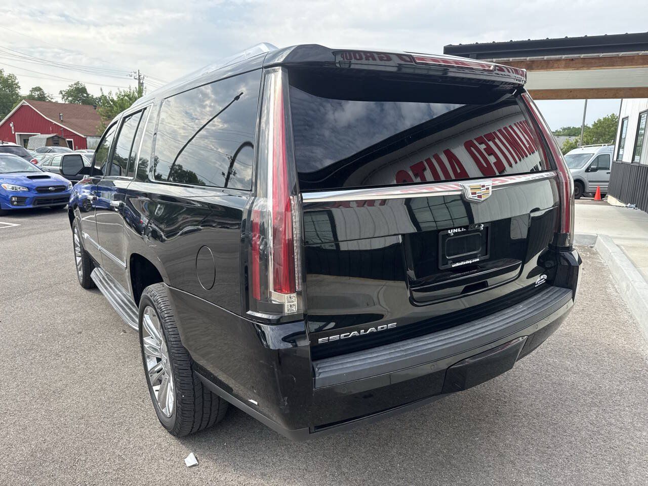 Used 2017 Cadillac Escalade ESV Luxury RWD image 10
