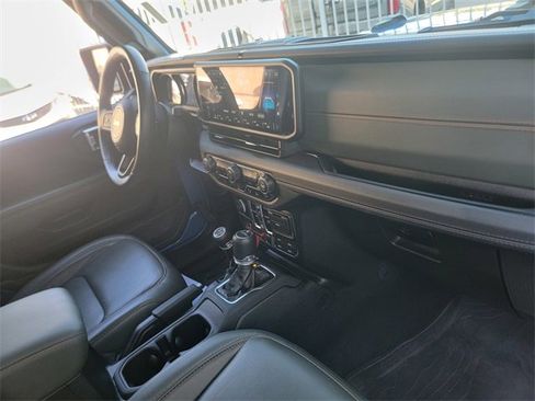 Used 2024 Jeep Gladiator Mojave image 19