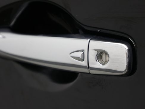 Used 2018 Nissan Murano SV FWD image 11