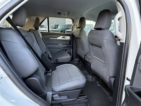 Used 2025 Ford Explorer Active image 28