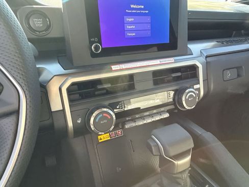 Used 2025 Toyota Tacoma SR5 AWD/4WD image 19