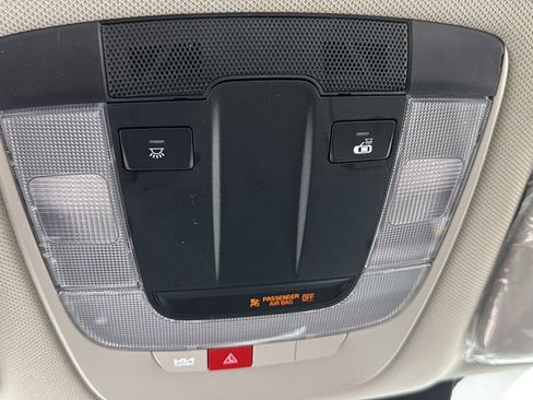 Used 2025 Kia Sorento S image 30