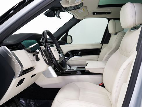Used 2025 Land Rover Range Rover SE image 15