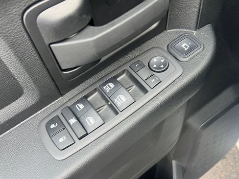 Used 2024 RAM 2500 Tradesman w/ Chrome Appearance Group image 14