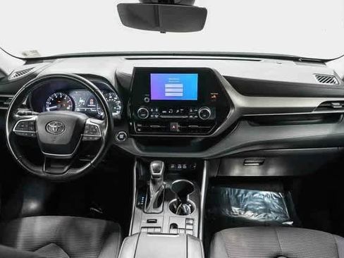 Certified 2023 Toyota Highlander LE image 13