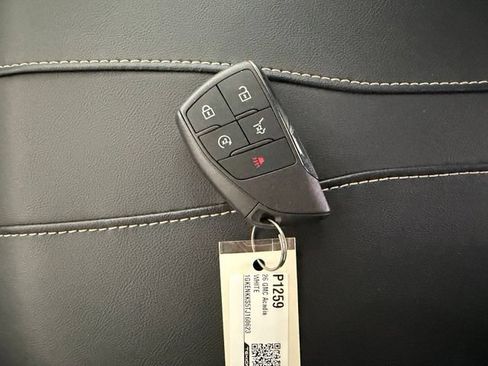 Used 2026 GMC Acadia Elevation w/ Elevation Premium Package FWD image 41