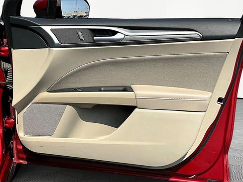 Used 2019 Ford Fusion SE image 29