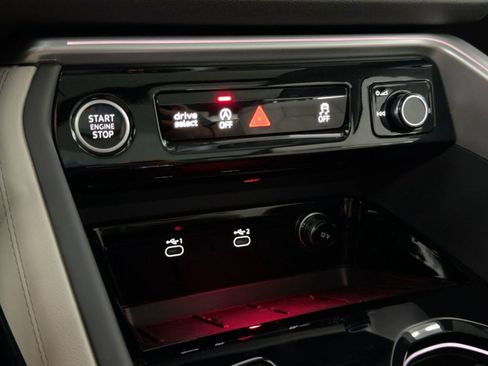 New 2025 Audi Q5 Premium image 18