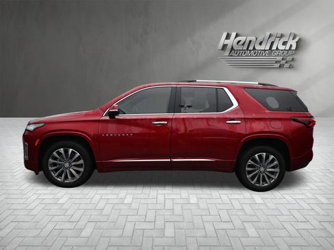 Used 2023 Chevrolet Traverse Premier FWD image 9