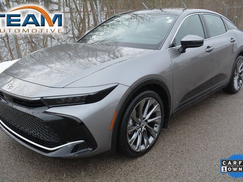 Used 2023 Toyota Crown Limited w/ Advanced Technology Package image 1