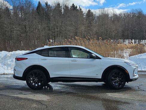 New 2026 Buick Envista Sport Touring image 2