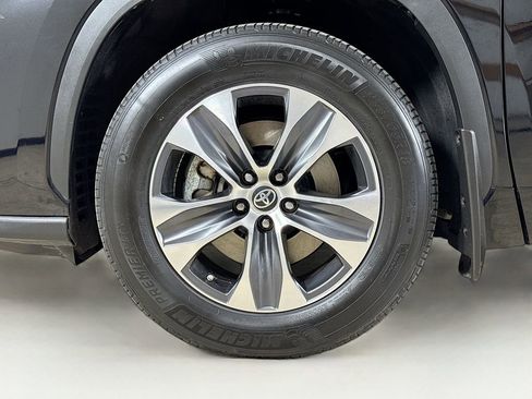 Certified 2024 Toyota Highlander XLE AWD/4WD image 26