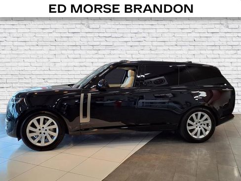 Used 2025 Land Rover Range Rover Long Wheelbase SE image 2