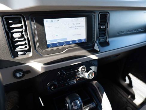 Used 2022 Ford Bronco Big Bend image 16