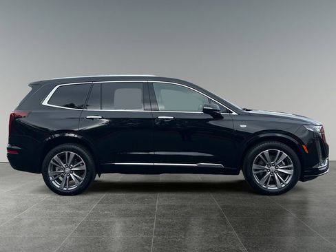 Used 2025 Cadillac XT6 Premium Luxury image 8