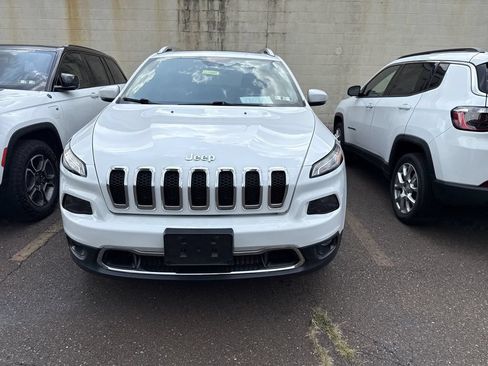 Used 2018 Jeep Cherokee Limited AWD/4WD image 3