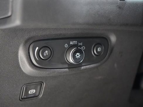 Used 2024 GMC Terrain SLT image 21