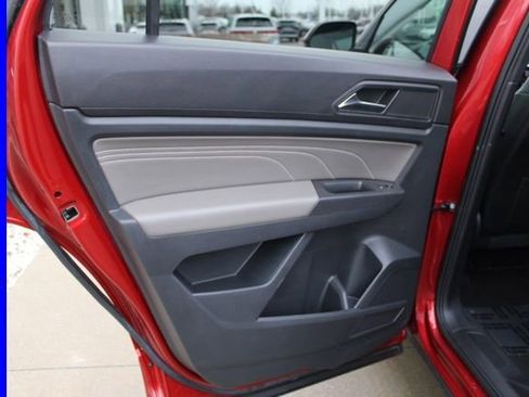 Used 2022 Volkswagen Atlas Cross Sport SEL R-Line image 27