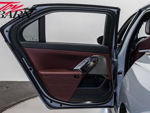 Used 2023 BMW 760i xDrive image 46