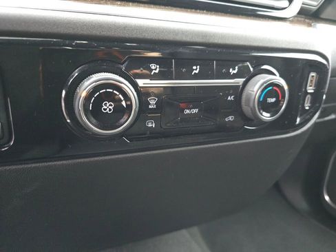 Used 2024 Chevrolet Silverado 3500 LT image 25