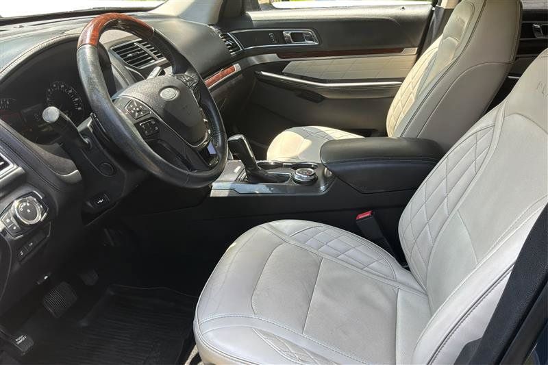 Used 2019 Ford Explorer Platinum AWD/4WD image 10