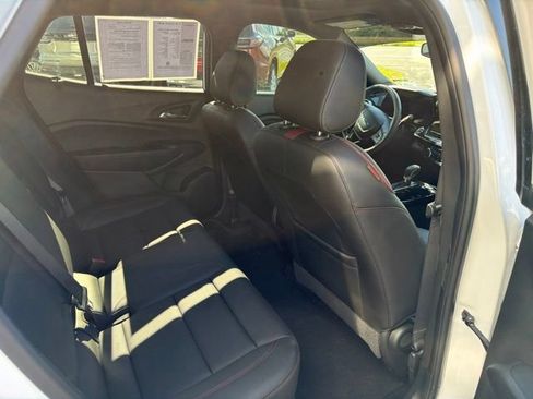 Used 2025 Chevrolet Trax RS w/ Sunroof Package FWD image 13