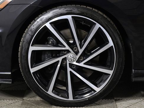 Used 2018 Volkswagen Golf R 4-Door image 21