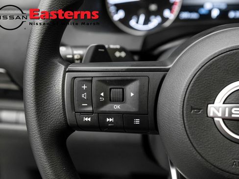 Used 2025 Nissan Pathfinder S image 23