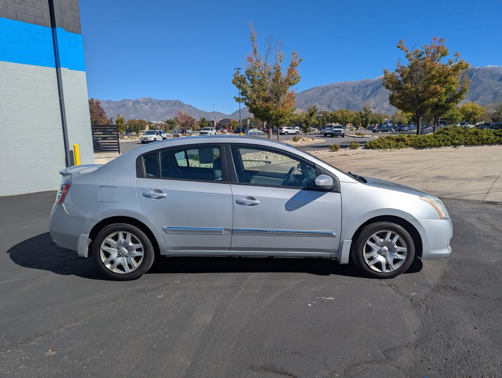 Used 2012 Nissan Sentra 2.0 S FWD image 2