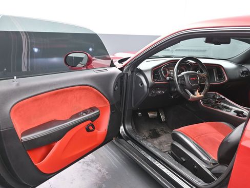Used 2016 Dodge Challenger SRT Hellcat image 17