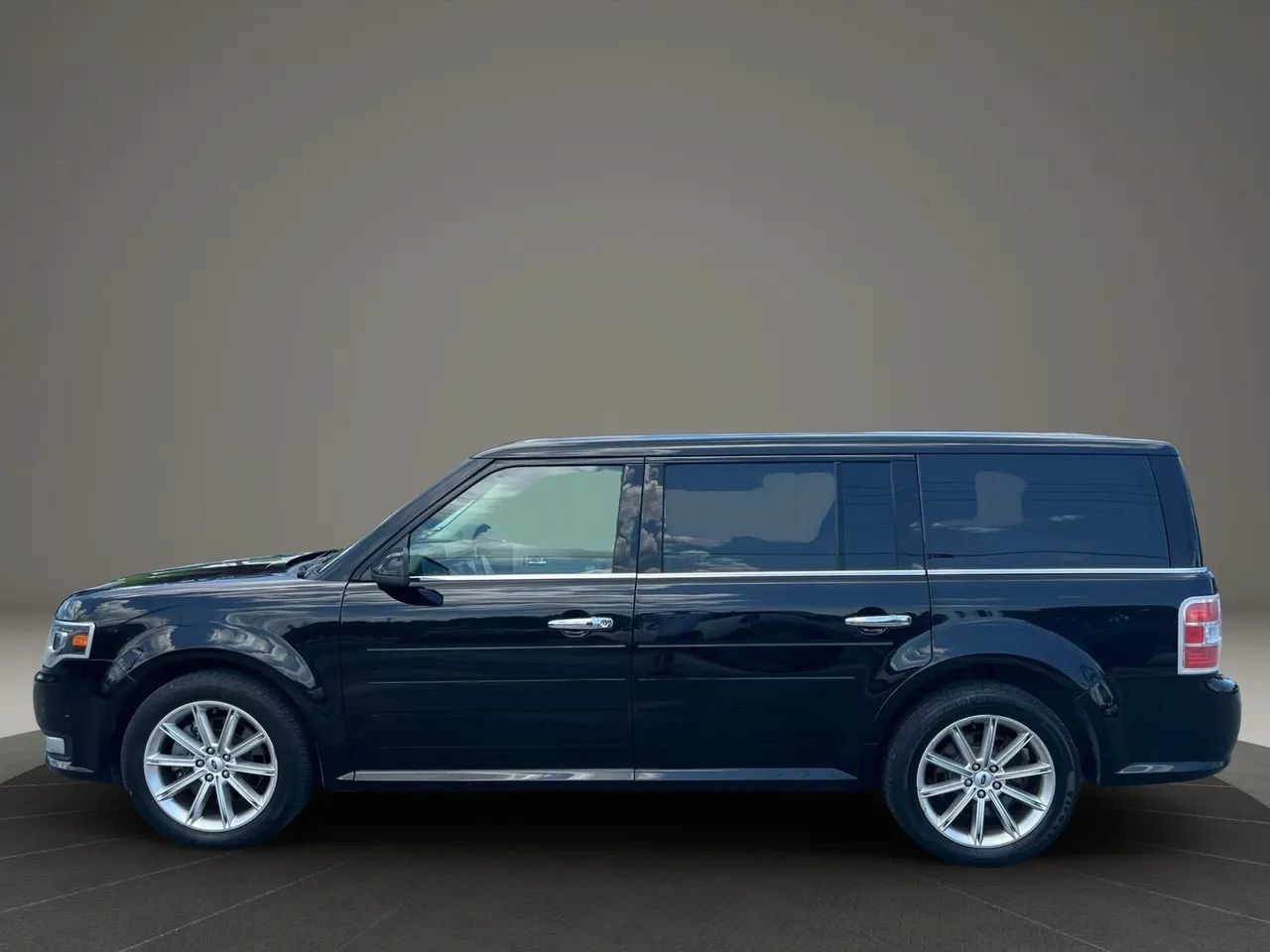 Used 2019 Ford Flex Limited w/ Equipment Group 301A FWD image 4