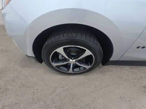 Used 2021 Chevrolet Equinox LT AWD/4WD image 9