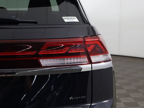 Used 2025 Volkswagen Atlas Cross Sport SE AWD/4WD image 16