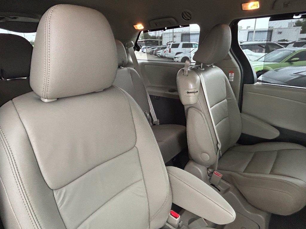 Used 2016 Toyota Sienna XLE FWD image 43