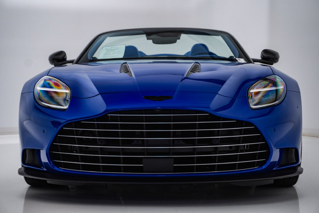 Used 2026 Aston Martin Vanquish Convertible RWD image 5