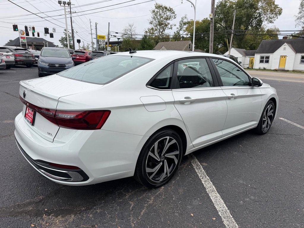 Used 2025 Volkswagen Jetta SEL FWD image 6