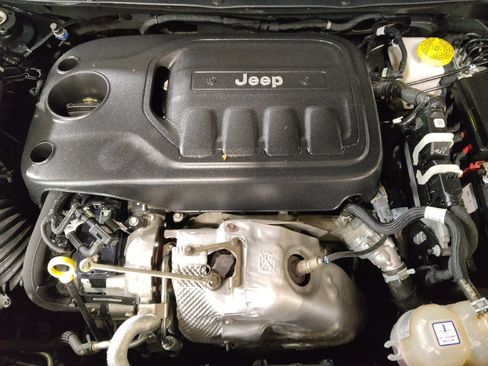 Used 2020 Jeep Cherokee Limited image 30