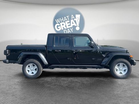 Used 2022 Jeep Gladiator Sport AWD/4WD image 2