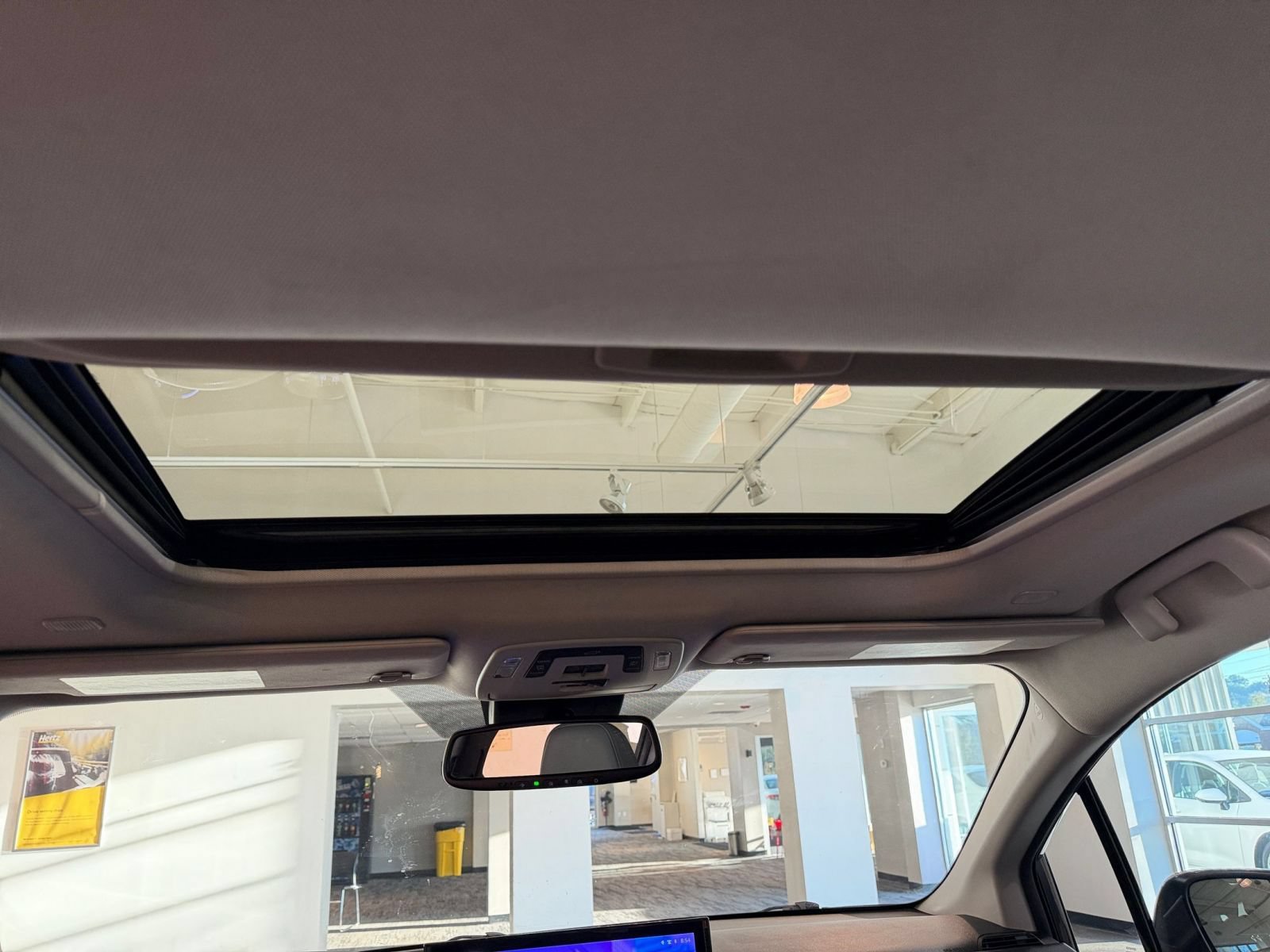 Used 2025 Toyota Sienna XLE FWD image 29