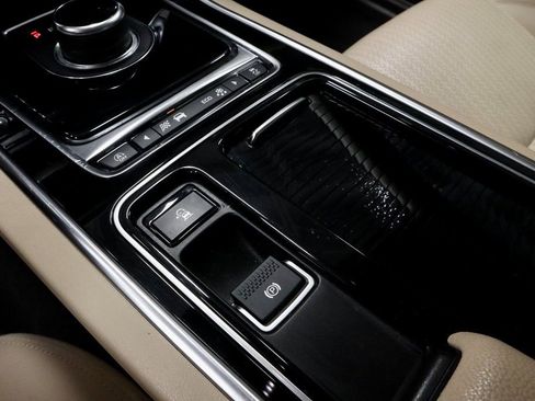 Used 2020 Jaguar XF Prestige image 31